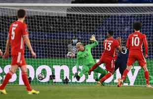 Fotos do duelo entre PSG e Bayern de Munique, em Paris, pela volta das quartas de final da Liga dos Campees da Europa.