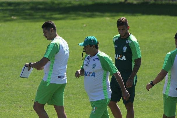 Adilson comandou o primeiro treino no Amrica nesta quarta-feira