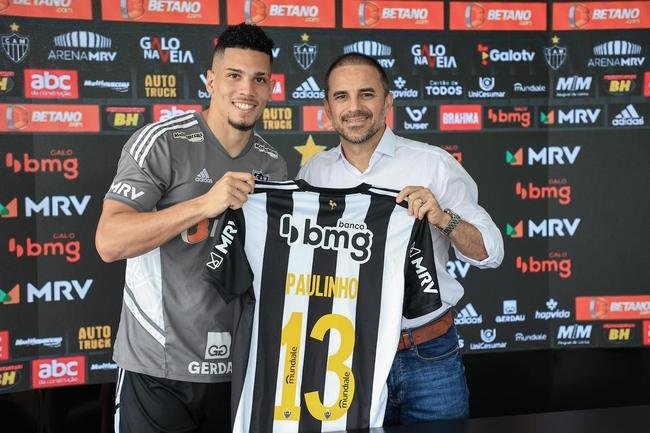 Paulinho foi oficialmente apresentado na Cidade do Galo nesta sexta-feira (16/12).