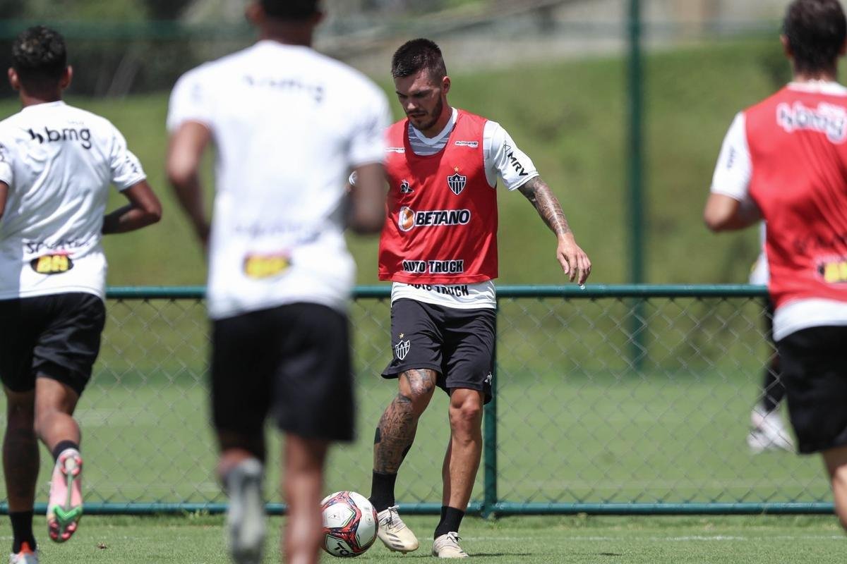 Primeiro treino comandado por Cuca desde a volta ao Atltico