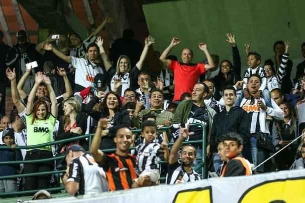 Com atuao ruim, Atltico  derrotado pelo Coritiba, por 2 a 0, no Couto Pereira, e fica mais distante do ttulo do Campeonato Brasileiro