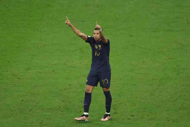 Autor de 'hat-trick' na final, Mbappé termina Copa como artilheiro