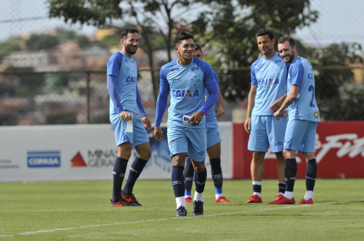 Mano Menezes montou Cruzeiro que deve encarar o Villa Nova no sbado e promoveu trs mudanas em relao ao ltimo jogo: Murilo entrou na vaga de Leo, Egdio no lugar de Marcelo Hermes e Robinho deu lugar a Ariel Cabral