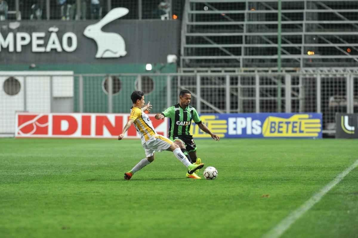 Imagens da partida entre Amrica e Cricima, no Independncia, pela Srie B do Brasileiro