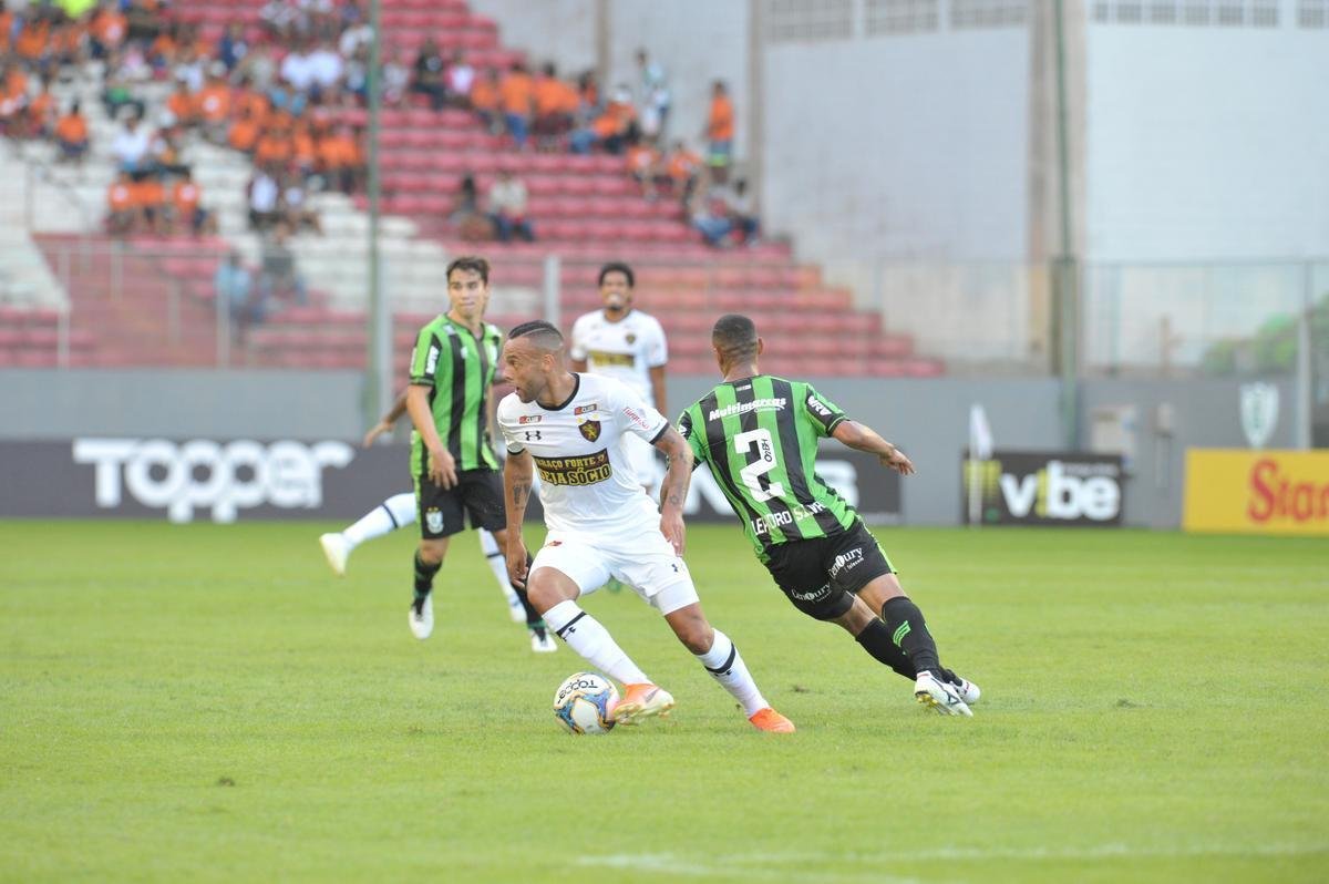 Amrica chegou ao gol no segundo tempo, em chute cruzado de Ademir: 1 a 0