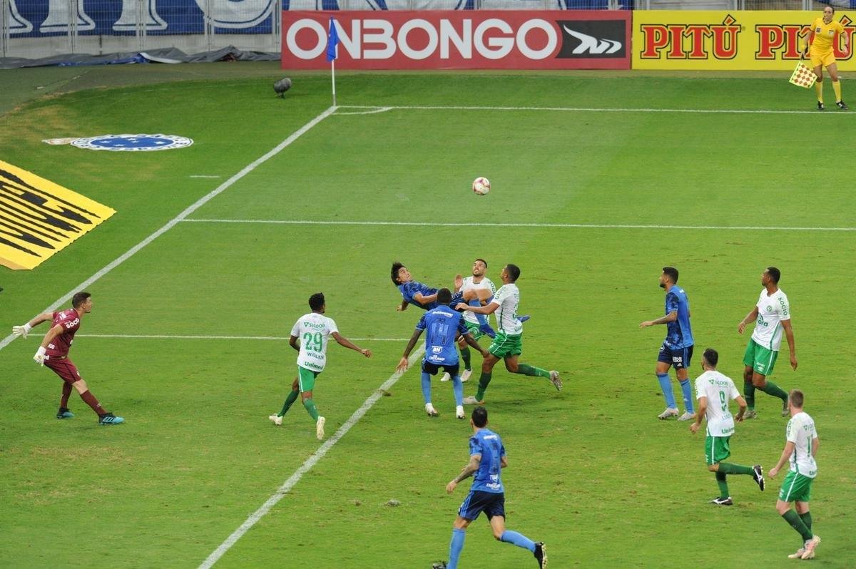 Fotos do duelo entre Cruzeiro e Chapecoense, no Mineiro, pela quarta rodada da Srie B