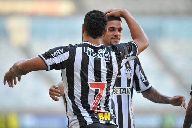 Hulk marcou os dois gols do Atltico na vitria por 2 a 0 sobre a Caldense, no Mineiro, no jogo de ida da semifinal do Camponato Mineiro