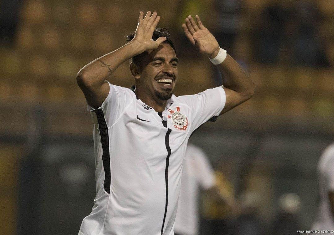 Contratado pelo Corinthians ao Ava no incio da temporada, Jnior Dutra perdeu espao e realizou apenas 5 jogos pela equipe paulista no Campeonato Brasileiro de 2018. Aos 30 anos, poder buscar oportunidades em outro clube. Como j entrou em campo pela Libertadores, no poderia defender o Cruzeiro nesta competio