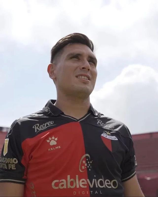 Cristian Vega, meio-campista (Coln)