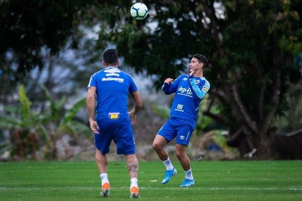 Fotos do treino do Cruzeiro na Toca da Raposa II. Time enfrenta o Internacional, nesta quarta-feira, às 21h30, no Mineirão, pela semifinal da Copa do Brasil. Mano Menezes pode apresentar novidades na escalação diante dos gaúchos.