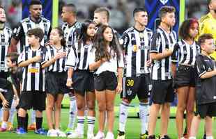 Mascotinhos do Atltico no jogo contra o Juventude, no Mineiro, pelo Campeonato Brasileiro de 2022