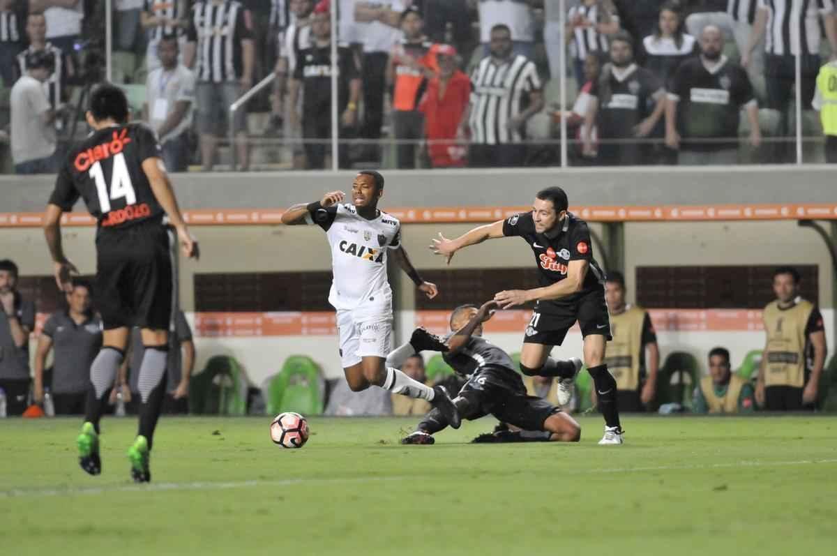 Imagens do duelo entre Atltico e Libertad-PAR, no Independncia, pela Copa Libertadores