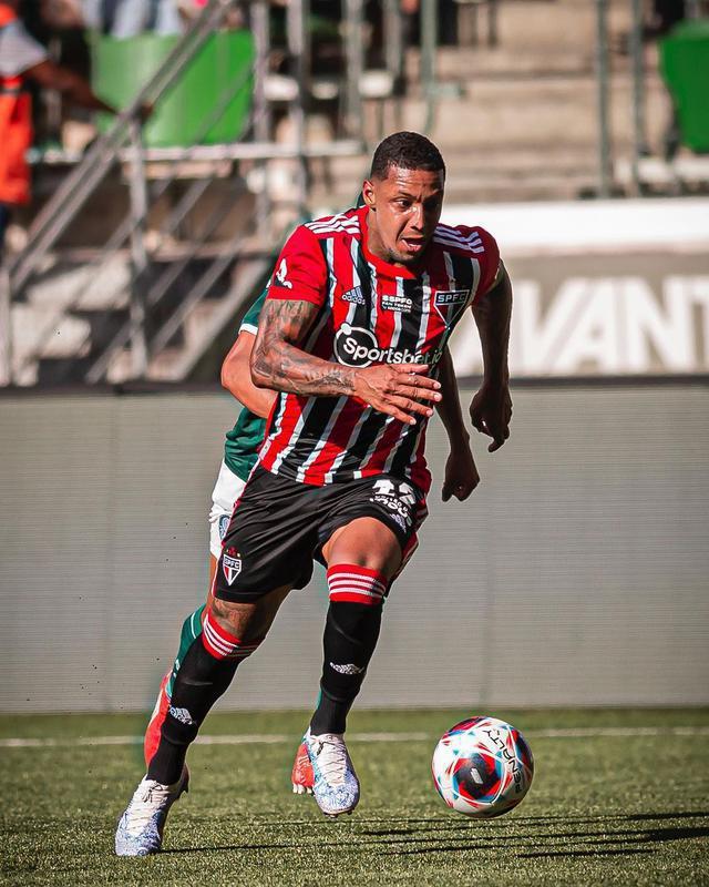 David - Foi vendido pelo Cruzeiro ao Fortaleza em 2020. Ele ficou no clube cearense at 2021, quando se transferiu para o Internacional. Neste ano, foi emprestado ao So Paulo.