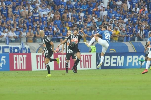 Fotos do primeiro clssico da final do Mineiro, entre Cruzeiro e Atltico, no Mineiro