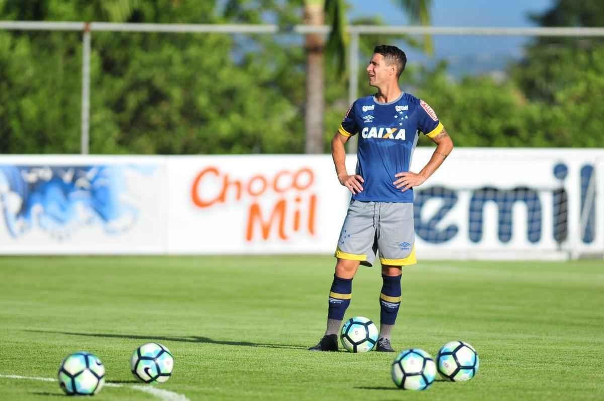 Imagens do ltimo treino do Cruzeiro antes do duelo contra o So Francisco-PA