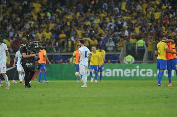 Fotos da vitria do Brasil sobre a Argentina, por 2 a 0, no Mineiro, pela semifinal da Copa Amrica; Gabriel Jesus e Firmino marcaram os gols da seleo em BH