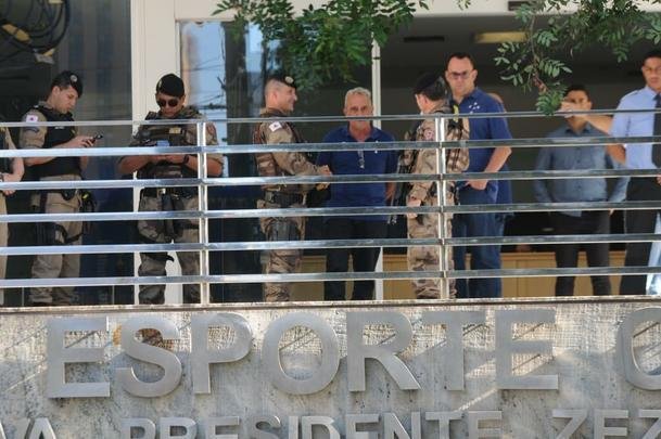 Fotos do protesto da torcida organizada Máfia Azul em frente à sede administrativa do Cruzeiro