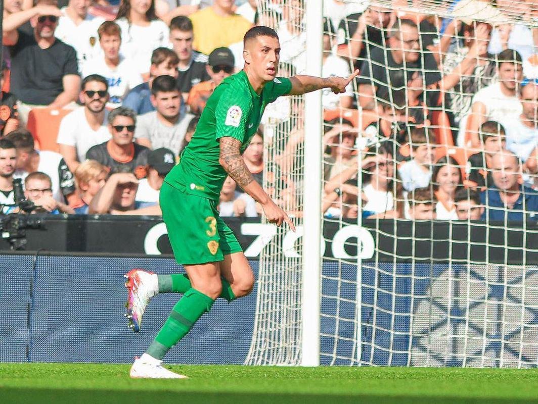 Enzo Roco, zagueiro do Elche (Espanha) - contrato at 30/06/2023
