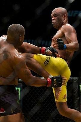 Fotos da derrota de Anderson Silva para Daniel Cormier no UFC 200