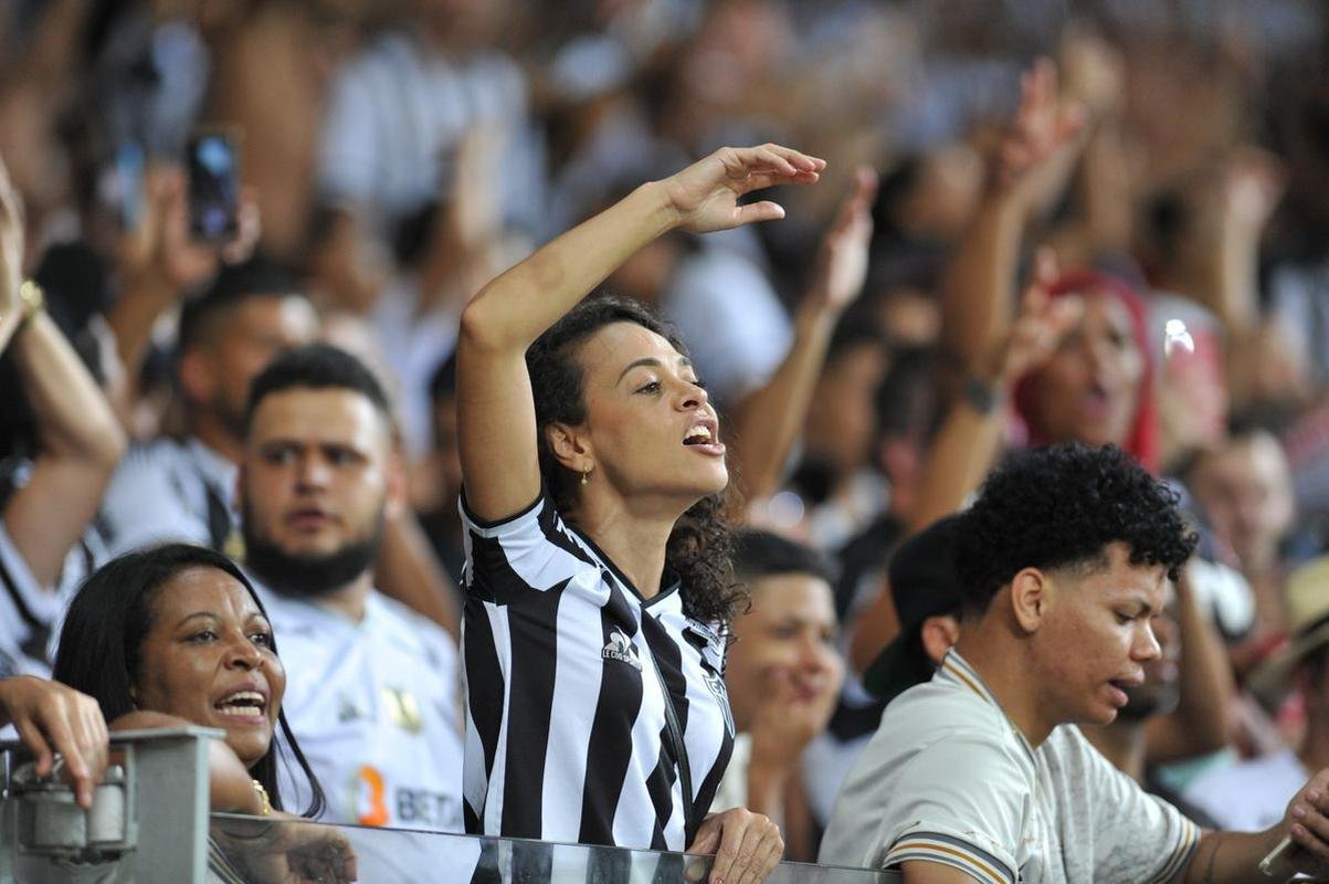 Fotos do gol de Ademir, o terceiro do Atltico sobre a Caldense, no Mineiro, na partida de volta da semifinal do Mineiro