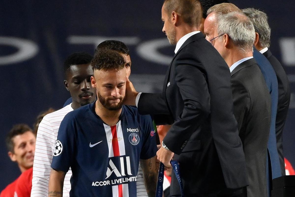 Brasileiro Neymar, do PSG, ficou muito abalado com a perda da Liga dos Campeões para o Bayern de Munique. Na final, em Lisboa, alemães venceram por 1 a 0, gol de Coman