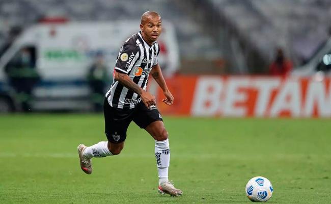 Atlético-MG: lateral faz reclamação de impacto antes de jogos decisivos