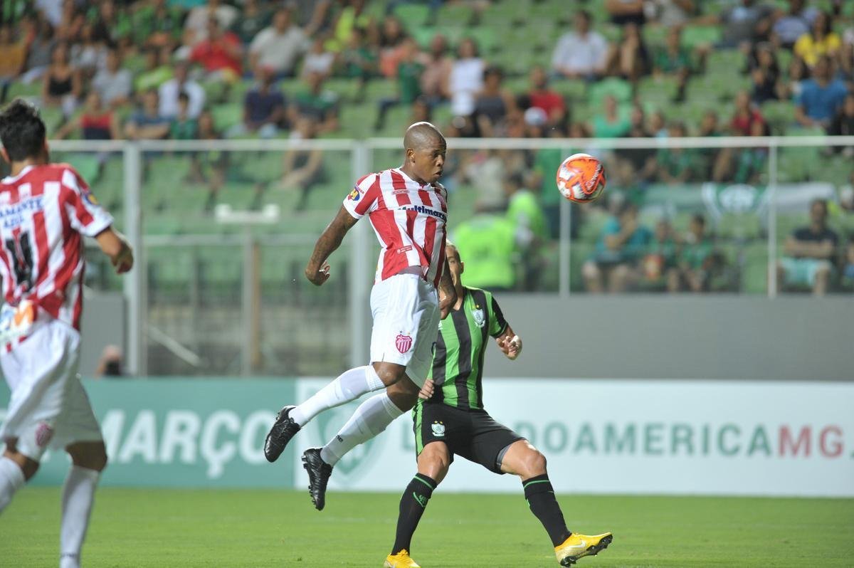 Veja fotos do jogo entre Amrica e Villa Nova