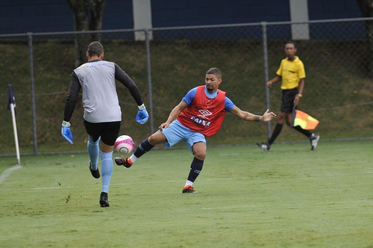 Com gols de Judivan e Rafael Sobis, Cruzeiro venceu Betinense por 2 a 0 em jogo-treino