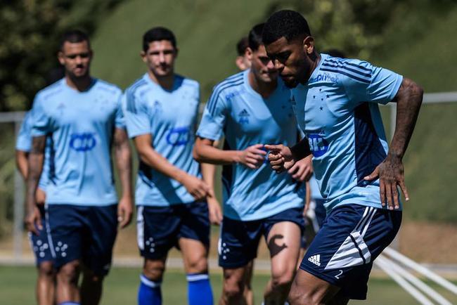 Fotos do treino do Cruzeiro nesta terça-feira (16/8), na Toca da Raposa II, em Belo Horizonte. Time celeste enfrentará o Grêmio no domingo (21/8), às 16h, na Arena, pela 25ª rodada da Série B