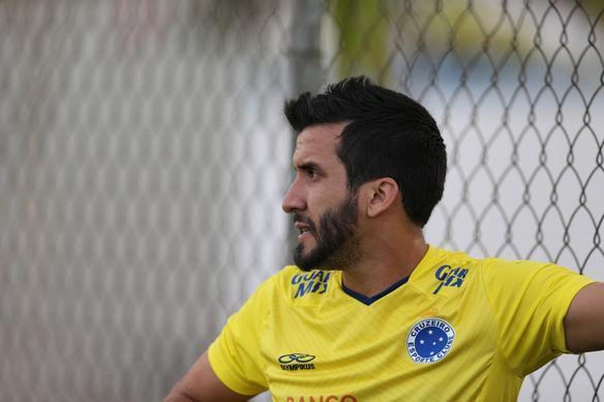 Atualmente com 40 anos, Victorino, zagueiro do Cruzeiro em 2013, se aposentou em 2021, quando atuava pelo Danubio-URU
