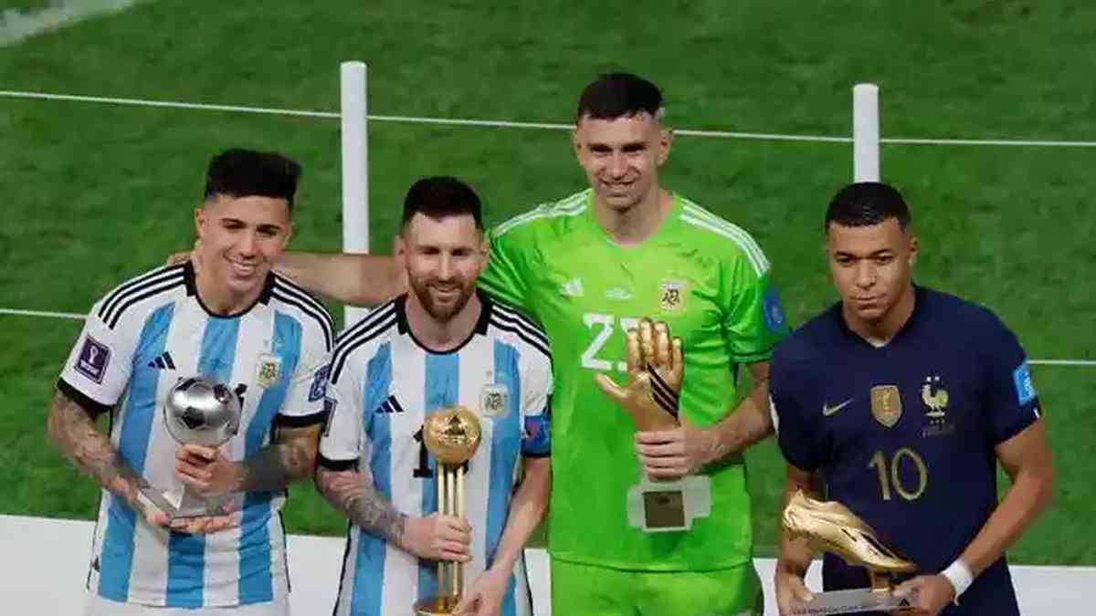 Presidente da Uefa critica argentino Dibu Martínez por comemoração na final  da Copa