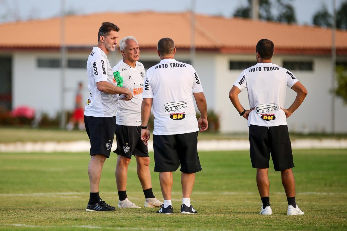 Fotos do primeiro treino comandado por Vagner Mancini no Atltico