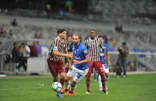 Cruzeiro derrotou Fluminense por 2 a 1, com gols de Raniel e Ayrton Lucas (contra); Henrique, tambm contra, descontou para os cariocas