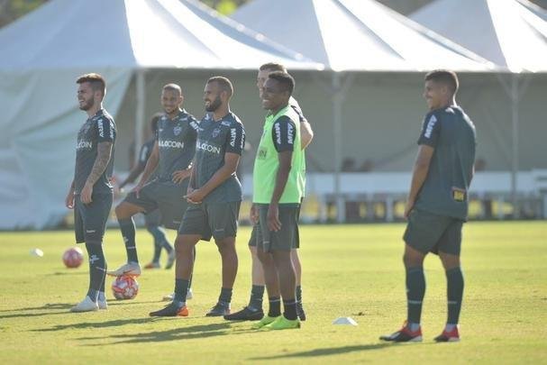 Veja fotos do treino do Atltico