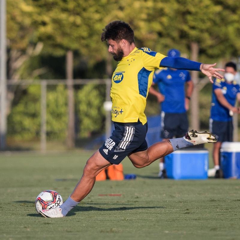 Atacante Guilherme Bissoli realizou primeiro treino com os novos companheiros de Cruzeiro nesta quarta-feira, dia 5 de maio