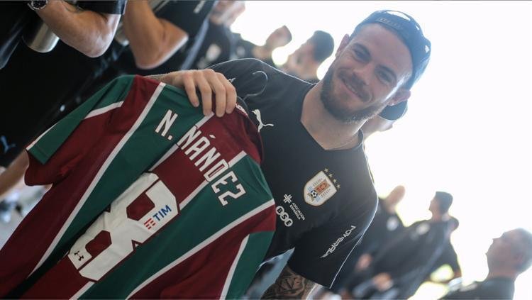 Nandéz também ganhou uma peça personalizada