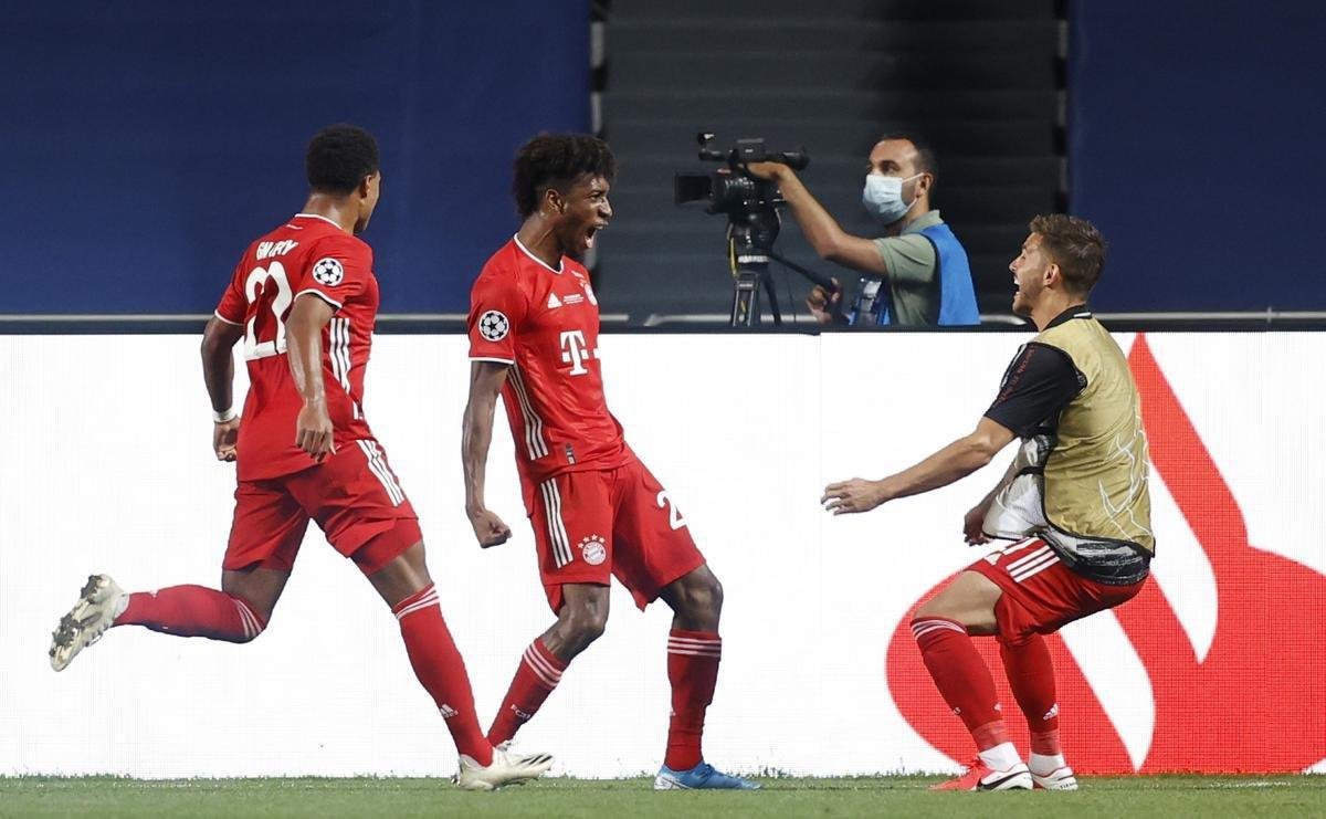 No segundo tempo, Kingsley Coman colocou o Bayern em vantagem com gol de cabeça: 1 a 0