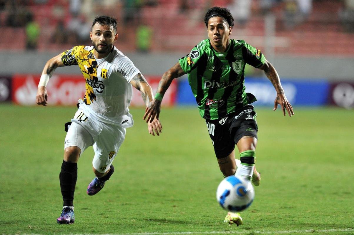 Fotos do jogo entre Amrica e Guaran do Paraguai, no Independncia, em BH, pela segunda fase da Copa Libertadores