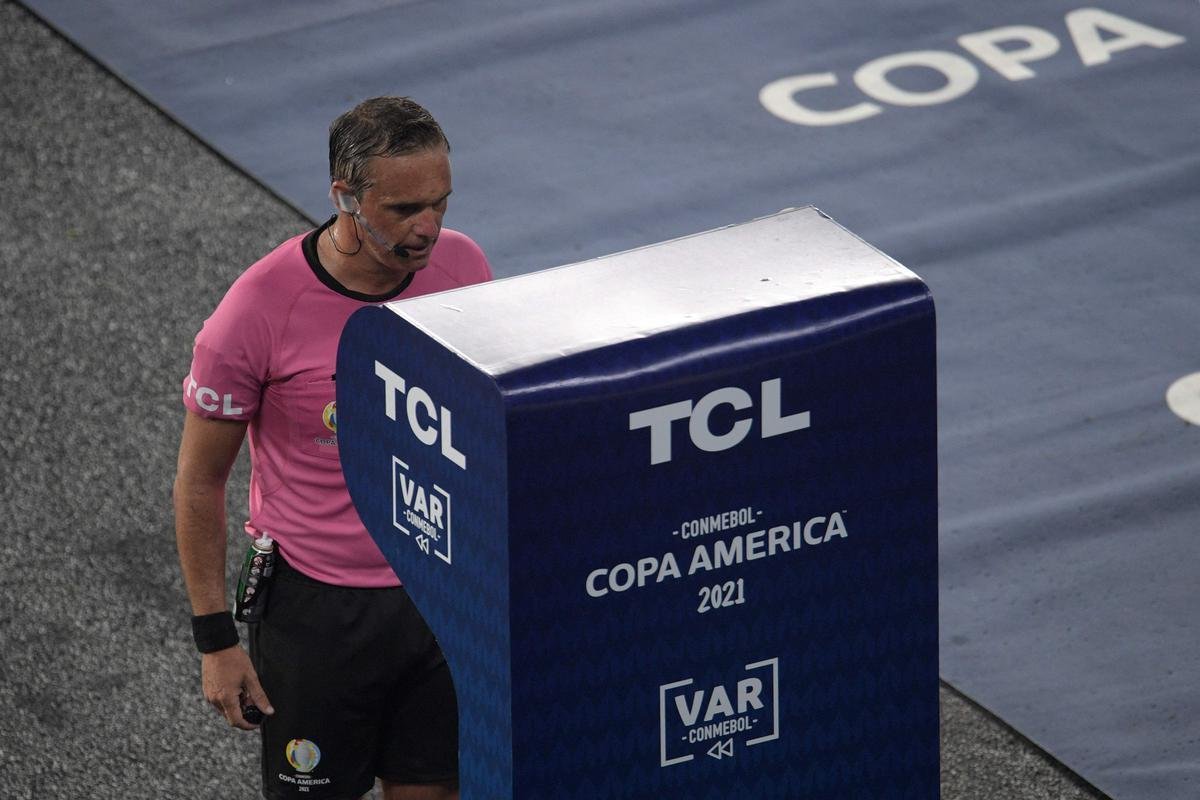 Brasil e Peru se enfrentaram pela segunda rodada do Grupo B da Copa Amrica