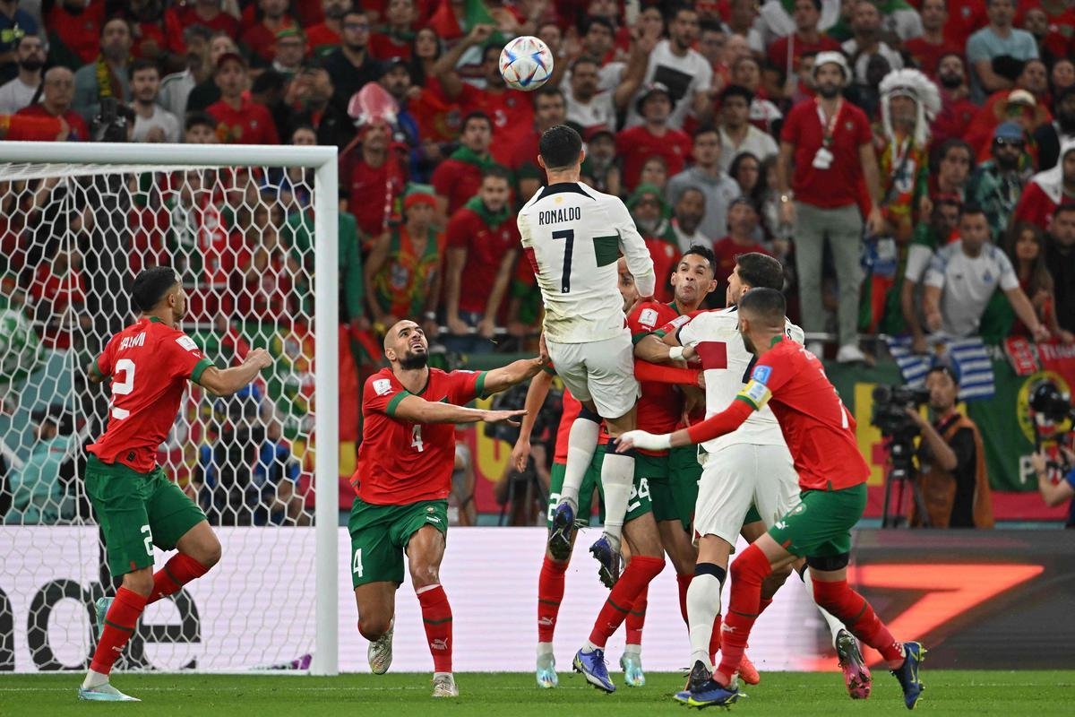 Cristiano Ronaldo chorou muito ao deixar o gramado aps a eliminao de Portugal diante de Marrocos