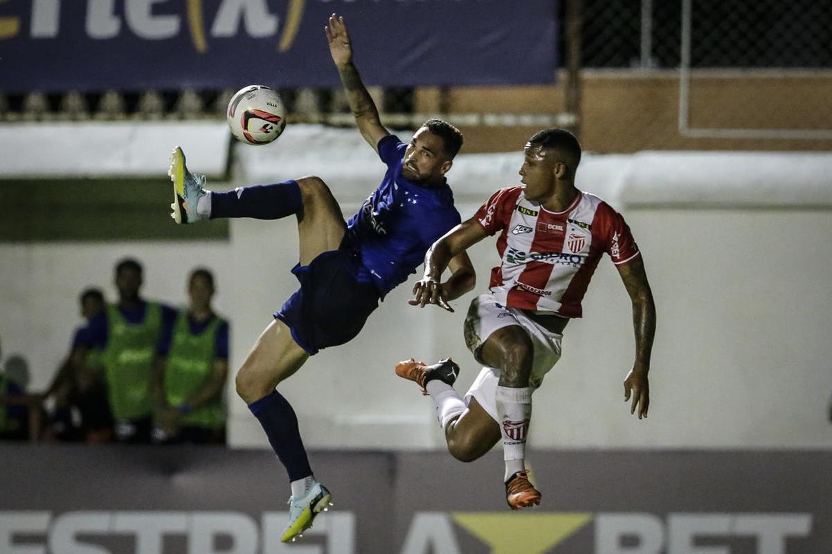 Neste sbado (18/2), o Cruzeiro visitou o Alapo do Bonfim, em Nova Lima, para medir foras com o Villa Nova, pela 6 rodada do Campeonato Mineiro.