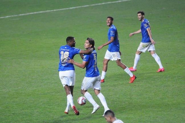 Fotos do duelo entre Cruzeiro e Sampaio Corra, no Independncia, em Belo Horizonte, pela 18 rodada da Srie B do Campeonato Brasileiro