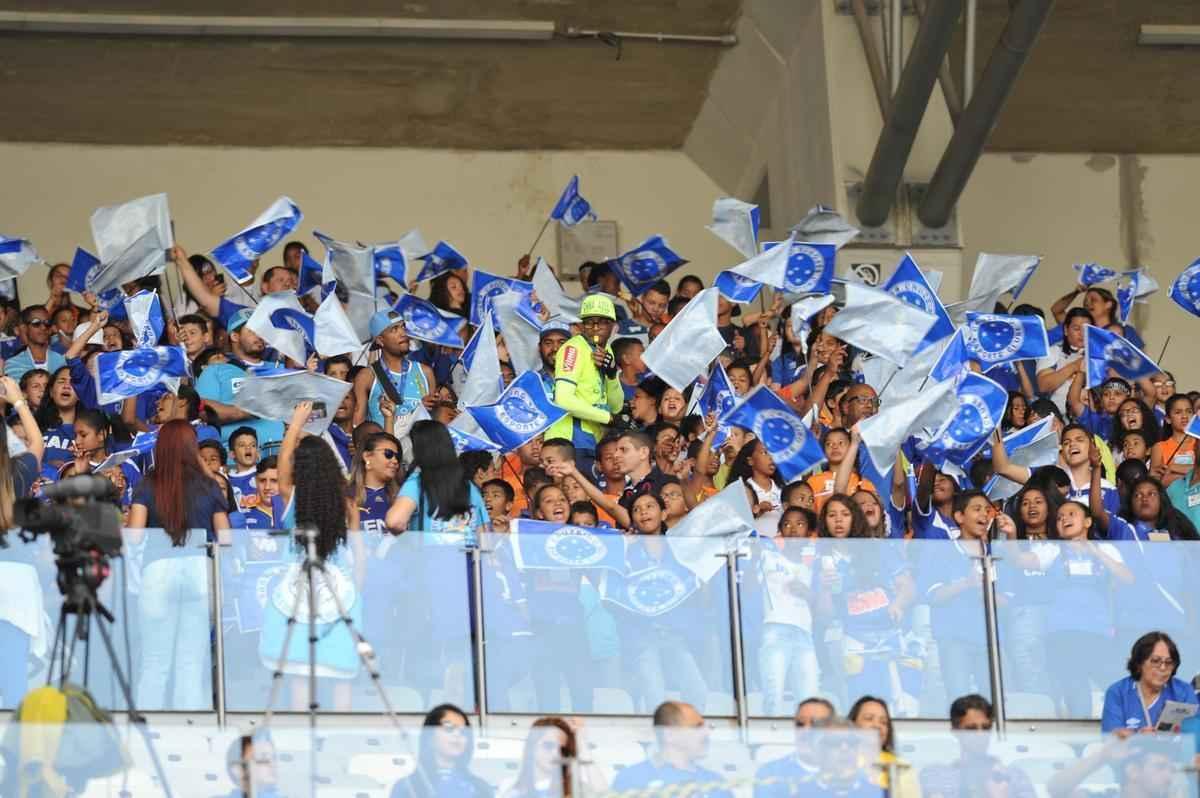 Torcedores de Cruzeiro e Botafogo, no Mineiro, em duelo pela 19 rodada do Brasileiro