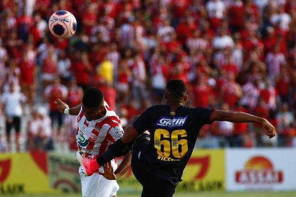 Nutico e Sport se enfrentaram nos Aflitos para o primeiro clssico do ano de 2020 no futebol brasileiro