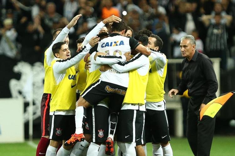 2015 - Corinthians - 16 vitórias, dois empates e uma derrota, com 41 gols marcados e 11 sofridos