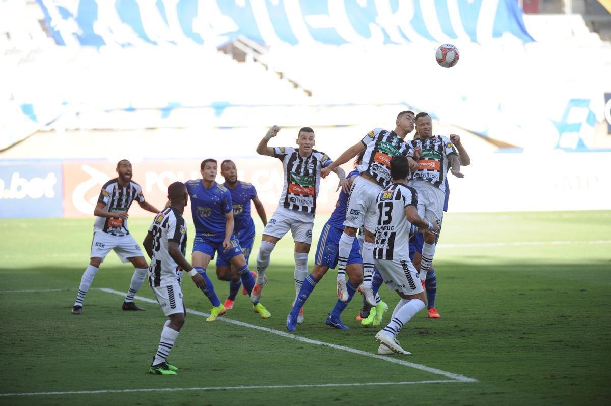 Fotos da vitria do Cruzeiro sobre o Athletic de So Joo del-Rei, por 1 a 0, no Mineiro, pela quarta rodada do Campeonato Mineiro de 2021. Marcelo Moreno, de pnalti, marcou o gol do triunfo celeste no Gigante da Pampulha