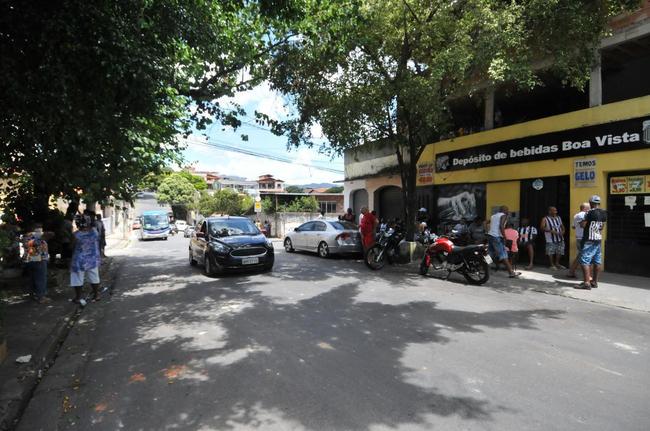 Feridos foram levados para a UPA Leste. Um dos homens baleado, em estado mais grave, foi transferido em seguida para o Hospital Joo XXIII, no Centro de BH