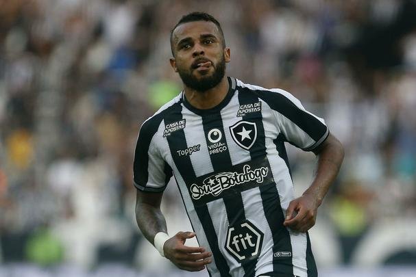 Fotos da vitória do Botafogo sobre o Atlético, por 2 a 1, no Engenhão, pela 18ª rodada do Brasileiro