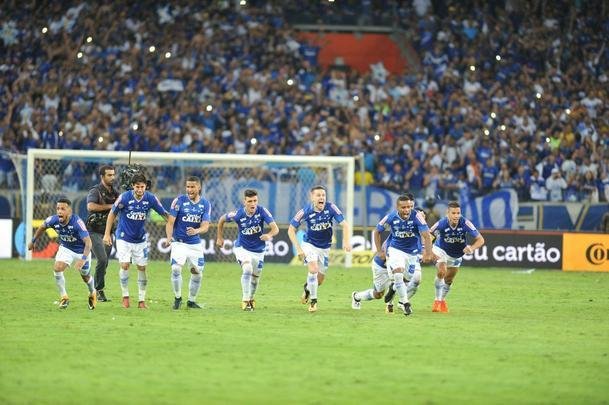 De Henrique a Thiago Neves, passando pela defesa de Fbio; a emoo dos cruzeirenses