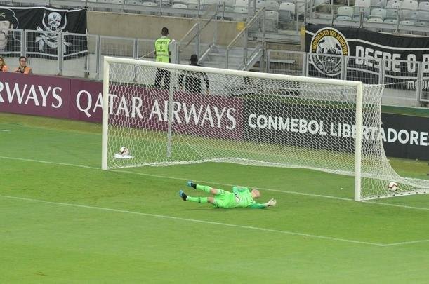 Fotos do duelo entre Atltico e Cerro Porteo, no Mineiro, pelo Grupo E da Copa Libertadores